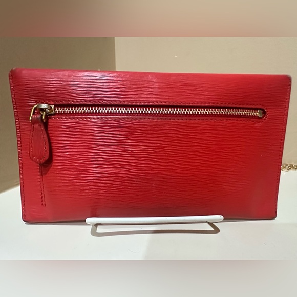 Prada Red Vitello Move Leather Envelope
Wallet - Picture 4 of 14